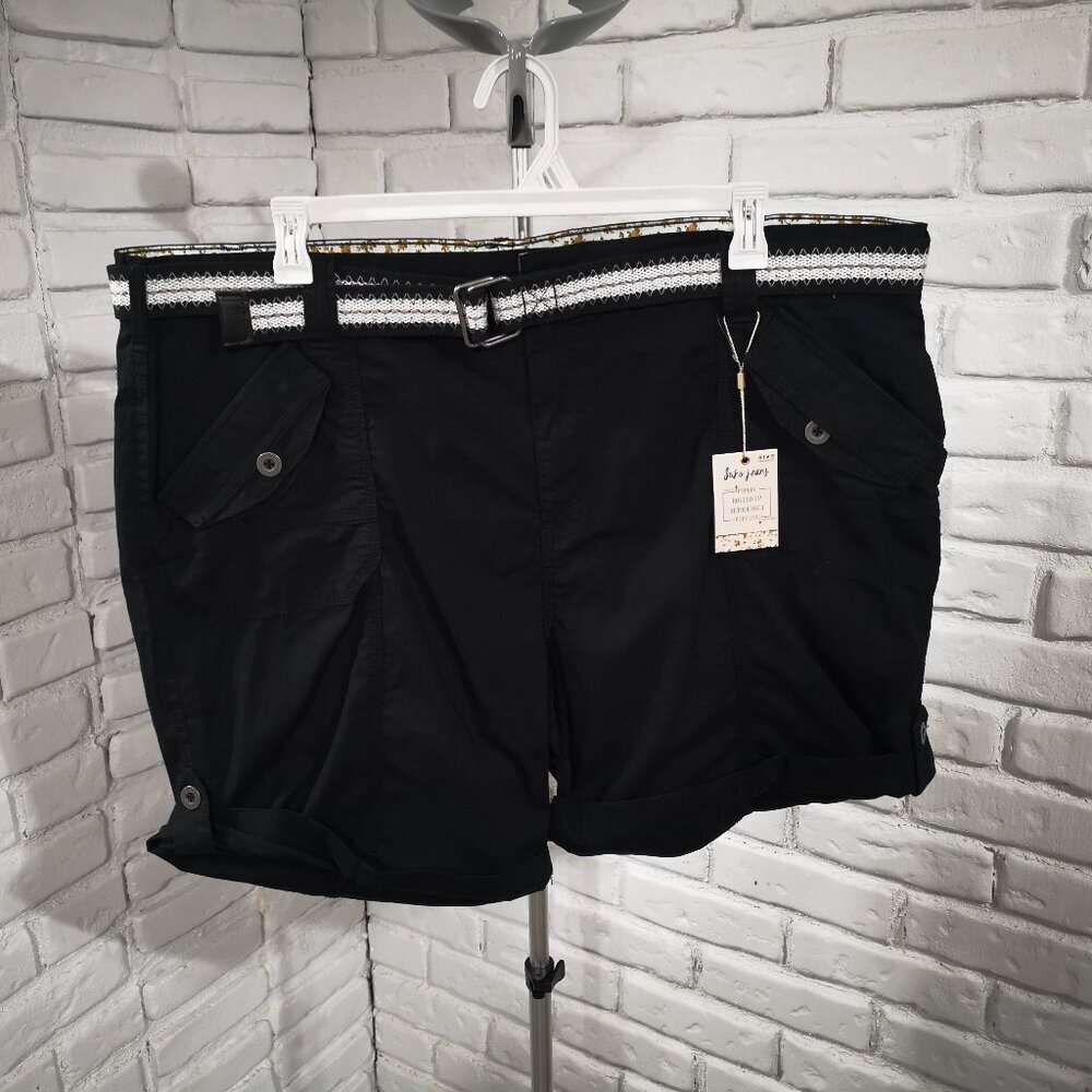 NWT Suko Jeans Ladies Size 22W Black Poplin Rolled Up Curve & Stretch Shorts